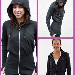 Lululemon Life Your Spirits Jacket in Black (Size 6)